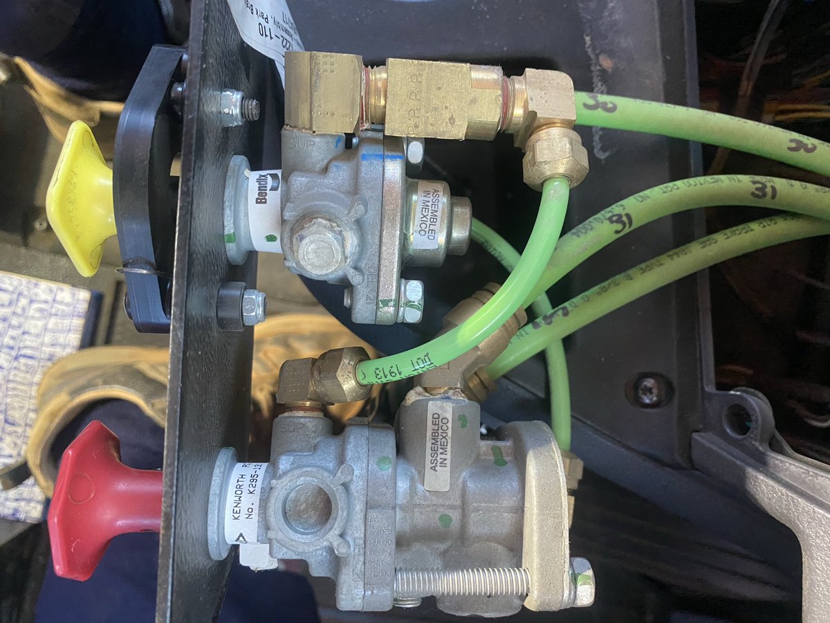 Headingforsixty's tweet image. For any truck enthusiasts out there. How can I stop the trailers air from dumping when the park brake is put on. Yellow knob out.