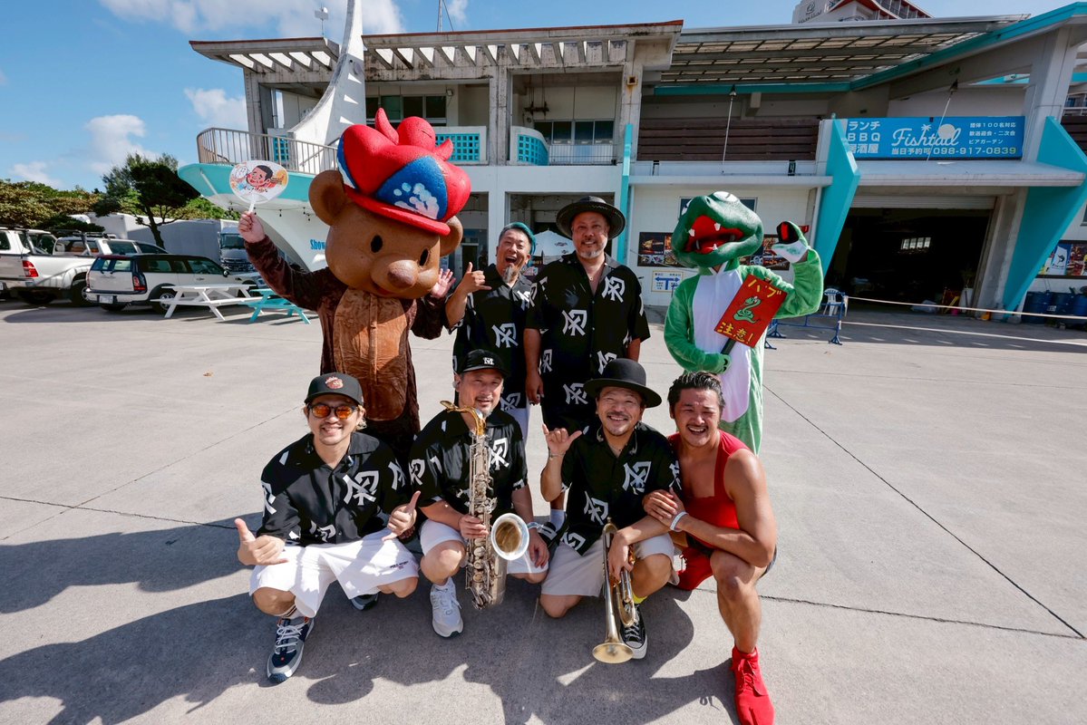 ShuAshimine's tweet image. モンパチスタートがリップさんとのRemember！もちろん大歓声。その歓声を聞きながらそのステージ上ではなく舞台袖で震えて待機していた男、それが粒。
この曲後「待たせたな！」ばりに出る予定だが大丈夫か？という不安は皆さまのお声のおかげでなくなった！ありがとうございます！
撮影 @saru_camera