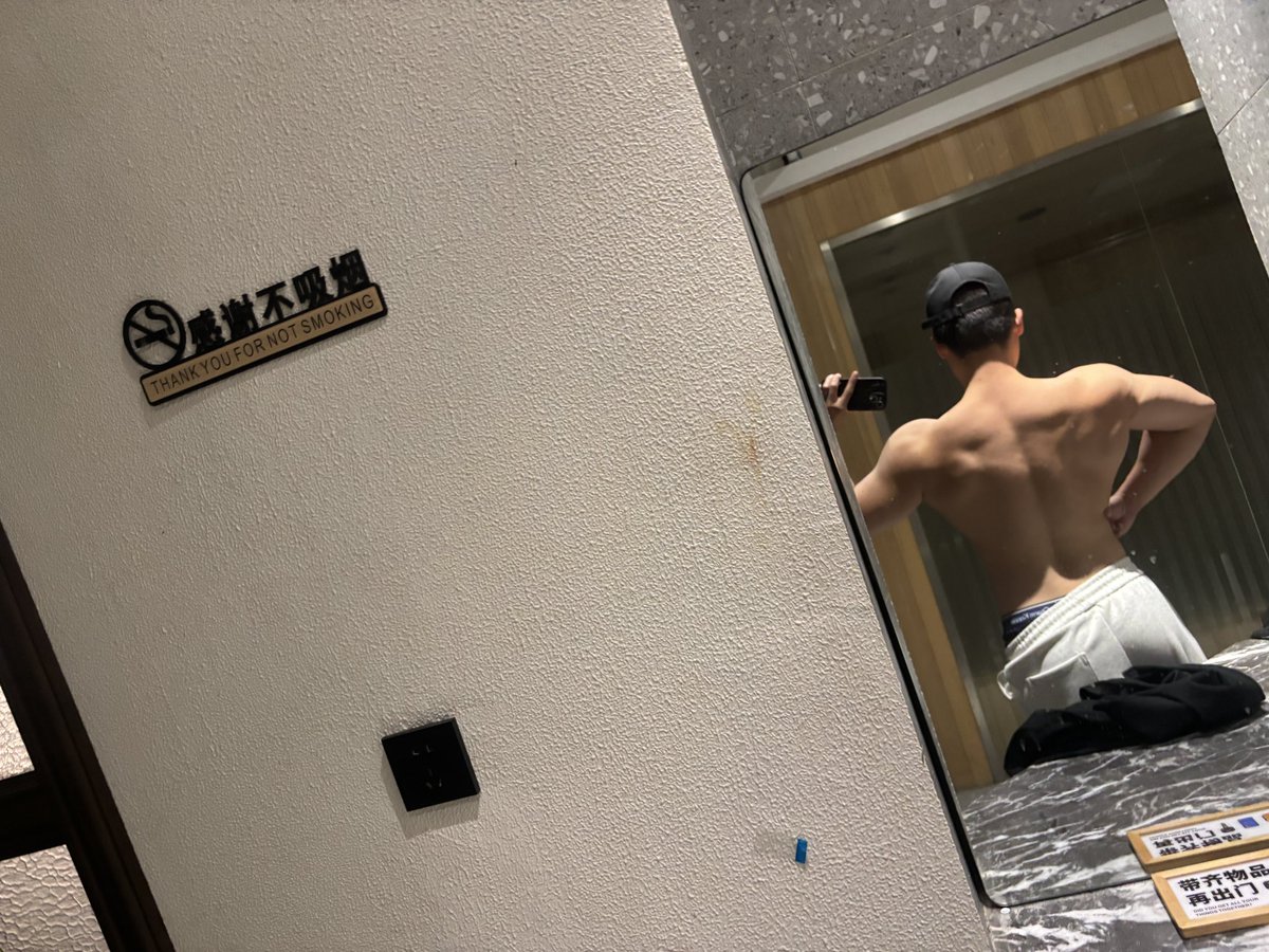 蓝色 (@zztzuiniubi) on Twitter photo 