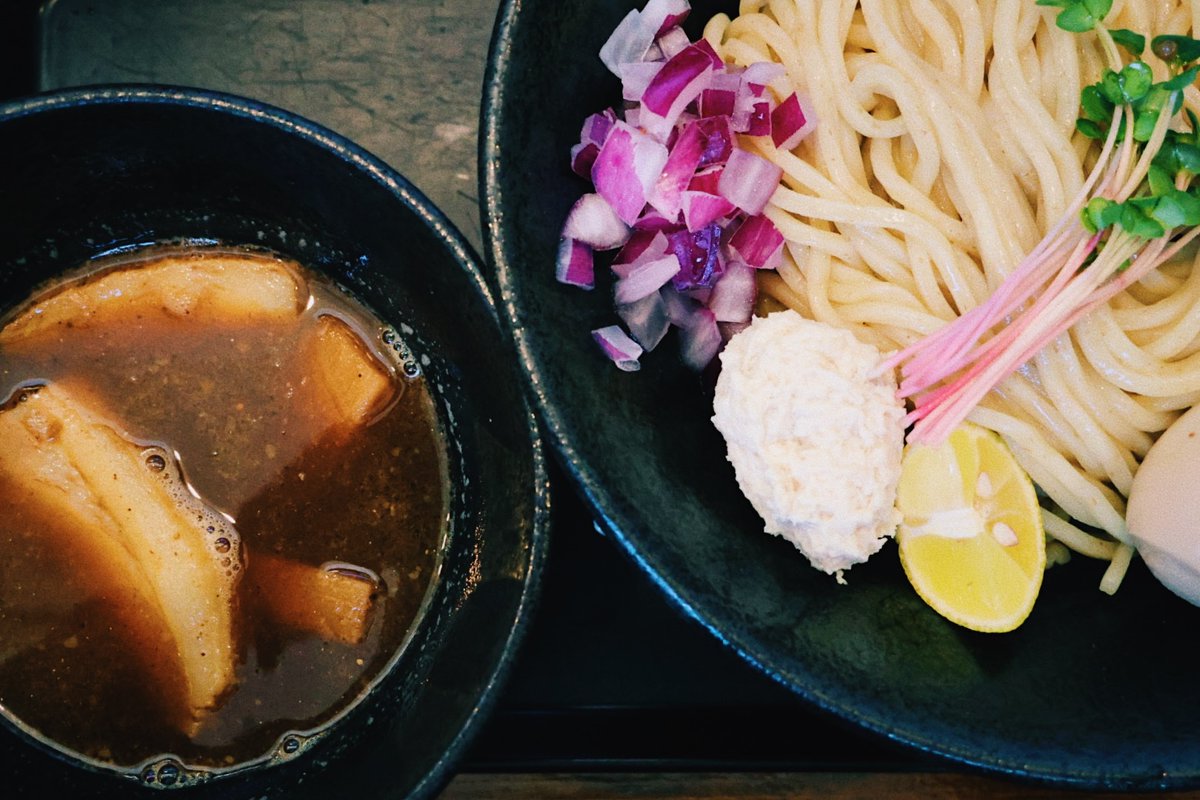 今日は和歌山！！関西二発目。
めっちゃ天気もいいし最高のライブ日和。
ただいまー、関西！

・先行物販は15時〜。KZソロあり！
・有田みかん、うまかったー
・当日券あります、ふらっと是非！

ガガさんアテンドでつけ麺食べた。美味。
今日終われば少し空くから使い果たす！！
じゃのちで！