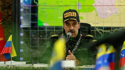 freddyzur's tweet image. LA CAÍDA DE MADURO YA NO ES UNA PREGUNTA, ES UN PROCESO EN MARCHA.
Un régimen que ya no controla ni su economía, ni sus fronteras, ni siquiera a sus propios aliados.
Un narcoestado fracturado, perseguido internacionalmente, con la cúpula desesperada buscando a quién venderle su…