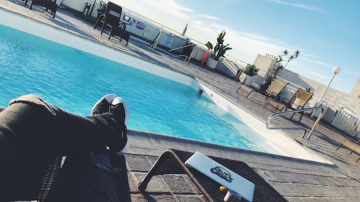 ·ᆿorɘvɘ.ɹ tweet media