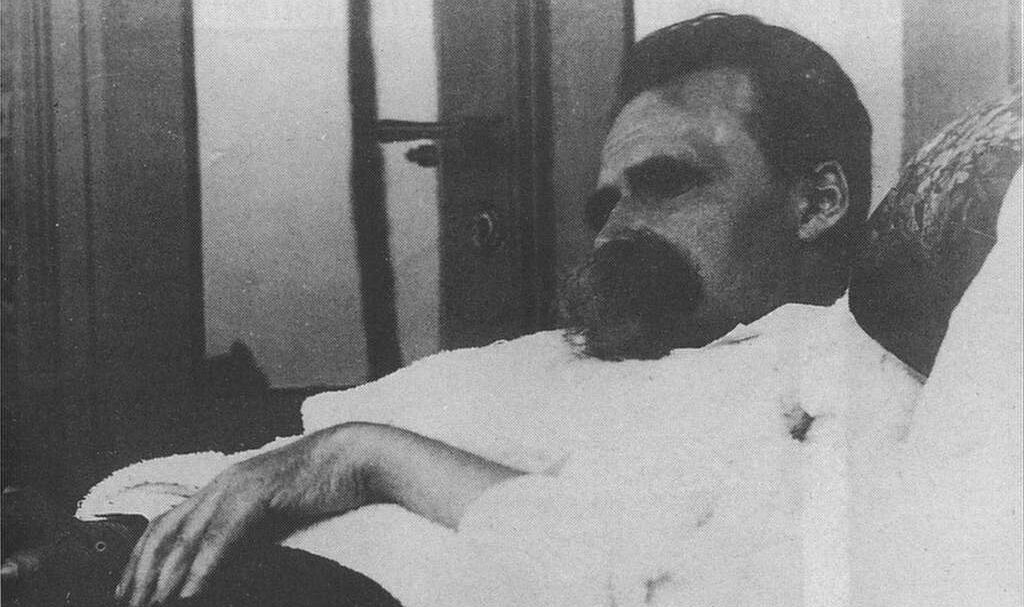 Space_Fabian's tweet image. “En la soledad, el solitario se devora a sí mismo; en la multitud, lo devora la gente.” 

Nietzsche