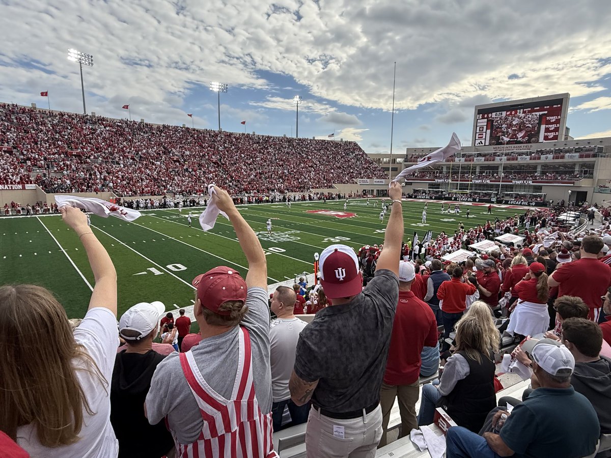 hoosierchamps's tweet photo. Indiana has now claimed college footballโs longest current home winning streak as it prepares for postseason! #DefendtheRock indeed! #iufb #Hoosiers #NeverDaunted https://t.co/TXWbm59544