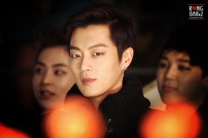 kkyul_1016's tweet image. 윤두준 얼굴 실트 간 기념으로
17년째 사시사철 제철인 윤두준 얼굴 보고가세요.
영업은 안합니다.