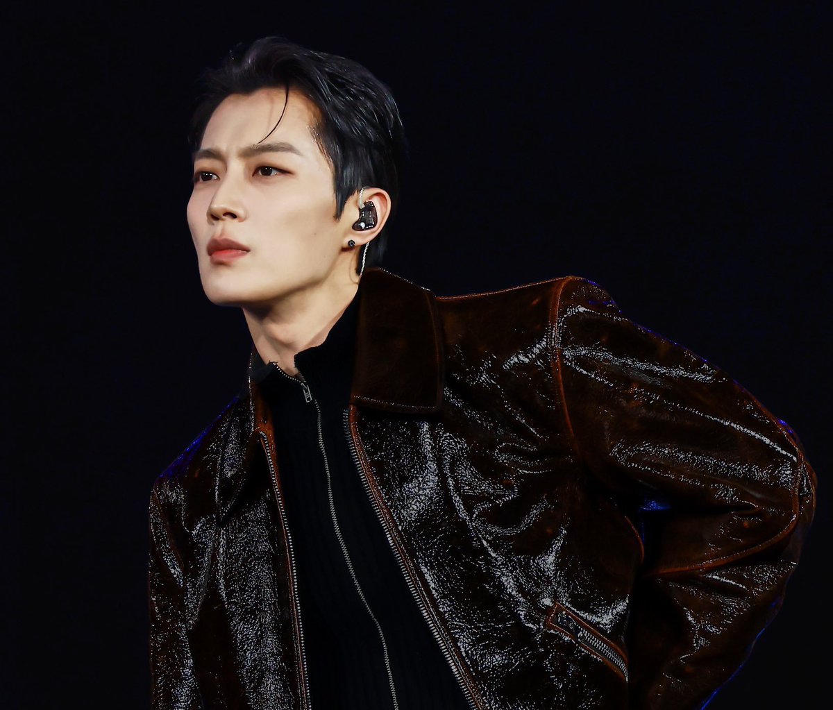 kkyul_1016's tweet image. 윤두준 얼굴 실트 간 기념으로
17년째 사시사철 제철인 윤두준 얼굴 보고가세요.
영업은 안합니다.