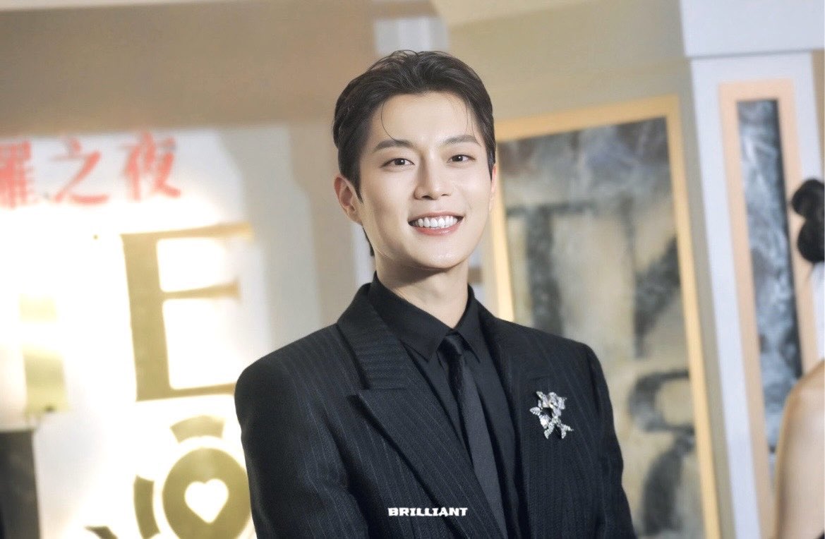 kkyul_1016's tweet image. 윤두준 얼굴 실트 간 기념으로
17년째 사시사철 제철인 윤두준 얼굴 보고가세요.
영업은 안합니다.