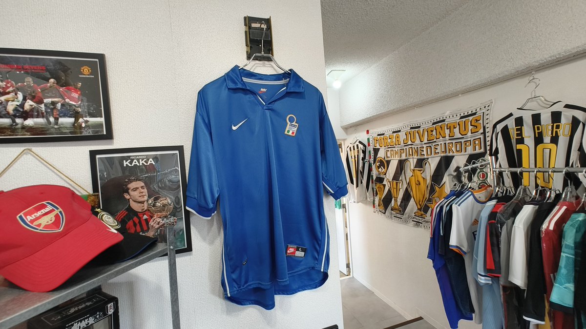 98年のイタリア代表ユニフォームがほぼ同い年という親近感、普段着でも