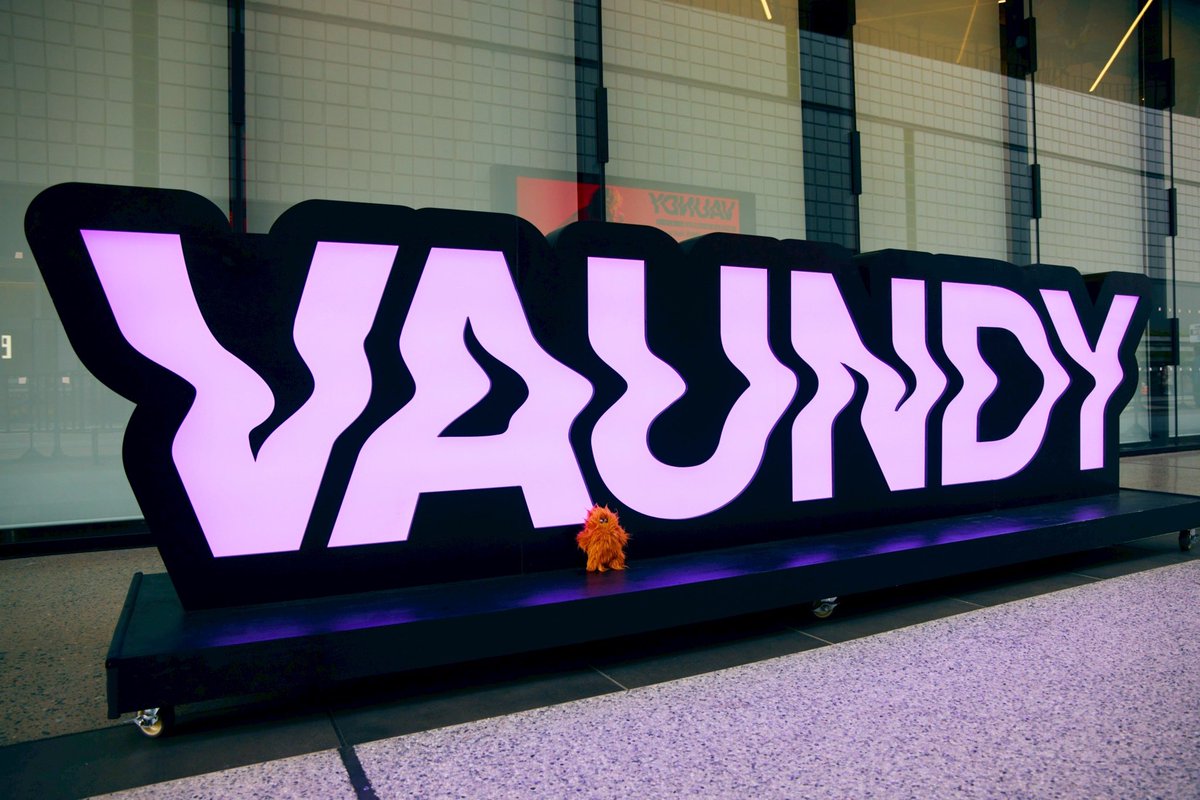 Vaundy one man live VAWS hall tour “little punk” 🌟衣装展 会場にて