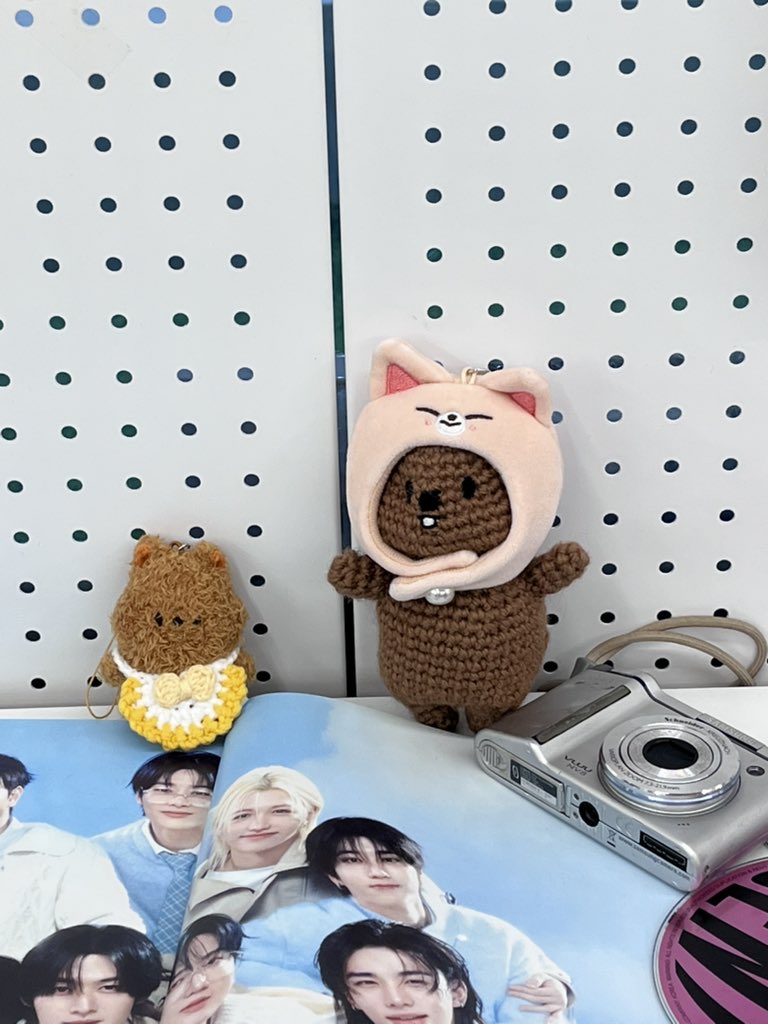 #오늘도_평화롭게_일지작성
<a href="/SKZ_house325/">우당탕탕 슼소일지</a> 

귀여워여
럭드 꼭 하세요 여러분 컵이랑 키링이랑 아크릴 스탠드 다 너무 예쁘고 귀여워여 🥹❤️