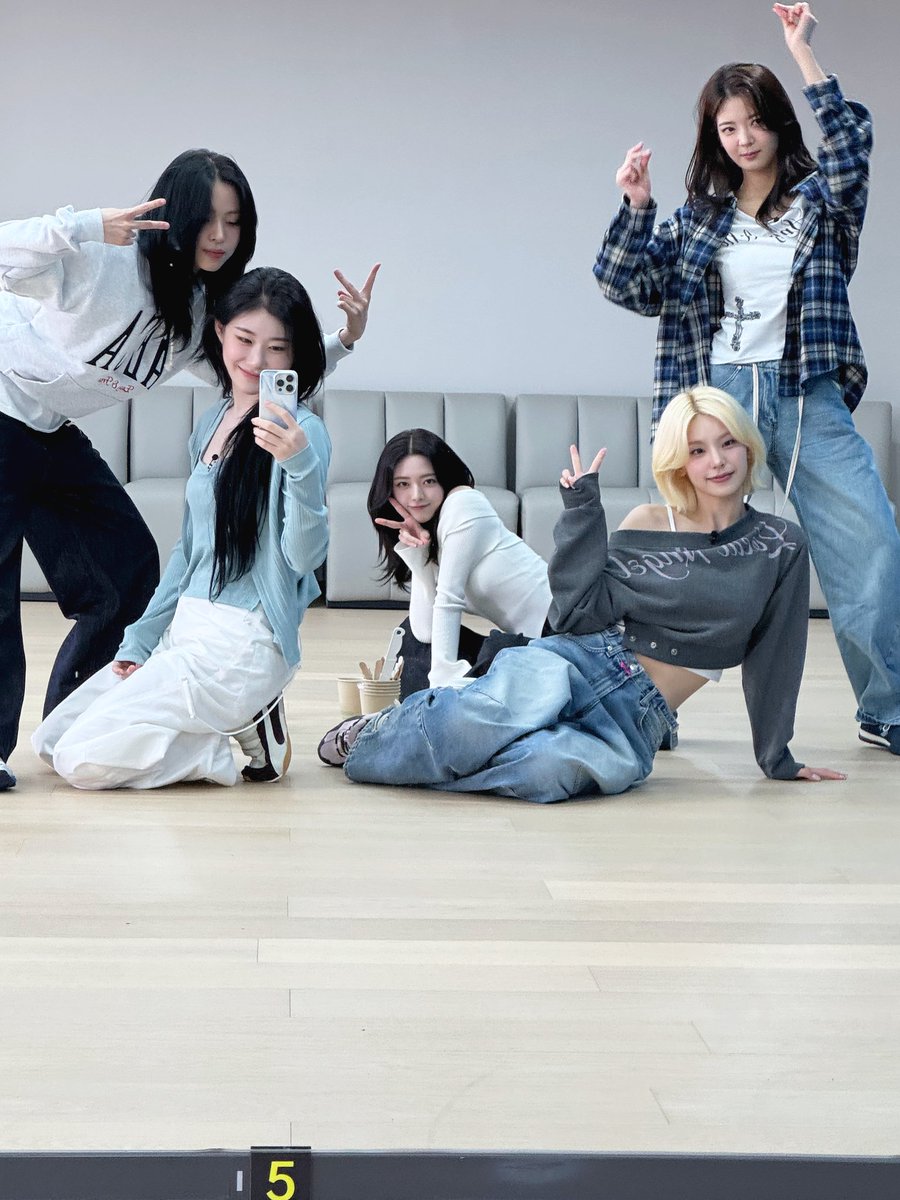 [ 아이돌인간극장 ]

Expanded Version ITZY 2.0
연진 &amp; 소양 &amp; 𝕃𝔼-𝔼𝕃 &amp; 실비 &amp; 애월

🎬youtu.be/KTx1PCGMOaw