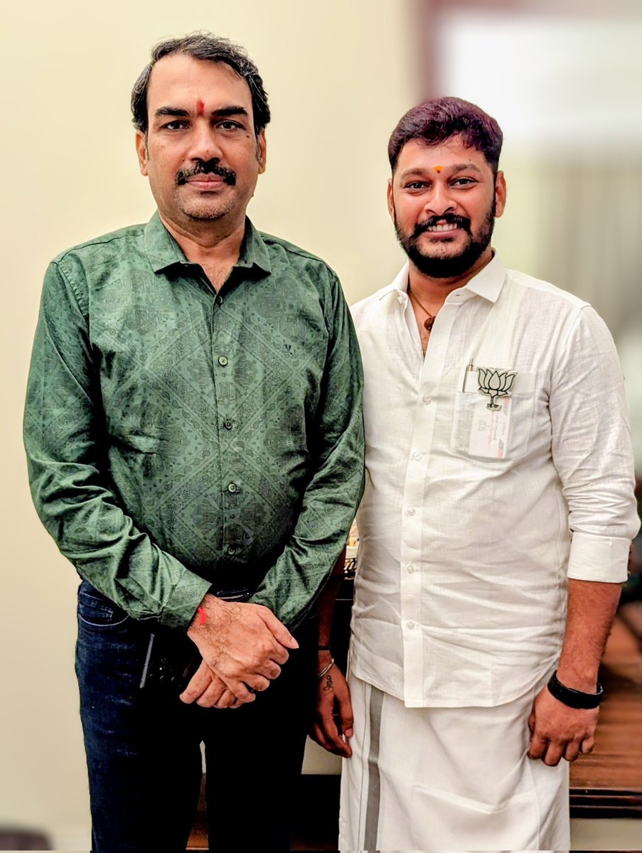 JeevaRBJP's tweet image. @ChanakyaaTv உரிமையாளரும், மூத்த பத்திரிகையாளருமான திரு @RangarajPandeyR அவர்களுக்கு இனிய பிறந்தநாள் நல்வாழ்துகள்.... 

#RangarajPandey