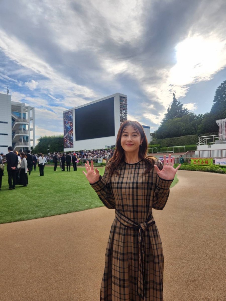 ザロイヤルファミリー 衣装 松本若菜さん着用ワンピース👗 パイピング