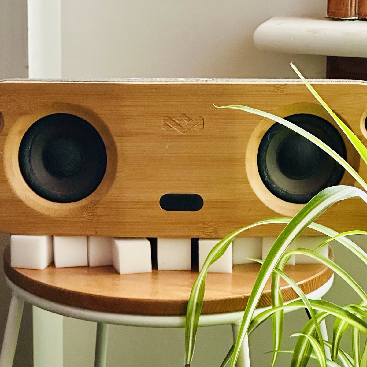 wireframejames's tweet image. Hi @houseofmarley. Make a Bag of Riddim III, please. The II is one of the best boomboxes ever made. Just allow the lowering or muting of the “POWER ON/OFF” voice, and allow for swappable batteries, please.