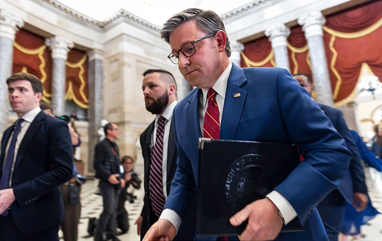 FedAdvisory's tweet photo. Bill advancing in the Senate to reopen agencies, guarantee back pay, and reverse shutdown‑era layoffs 🏛️💼 #FederalEmployees #BackPay #GovernmentShutdown #CongressInAction

Read more here: https://t.co/83gWede0tE https://t.co/gzanK9ml0T