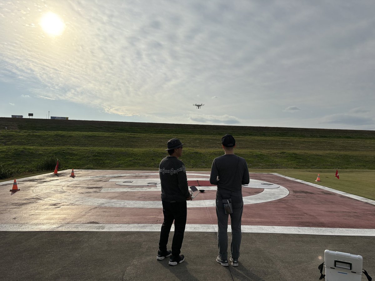 【二等国家資格（基本+目視外）】

本日は、完全マンツーマンにての講習を行なっております。

＃ドローン国家資格　＃ドローン免許センター