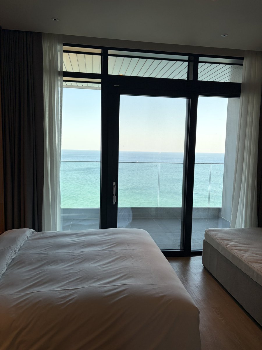 혼자 또 주접떨러..