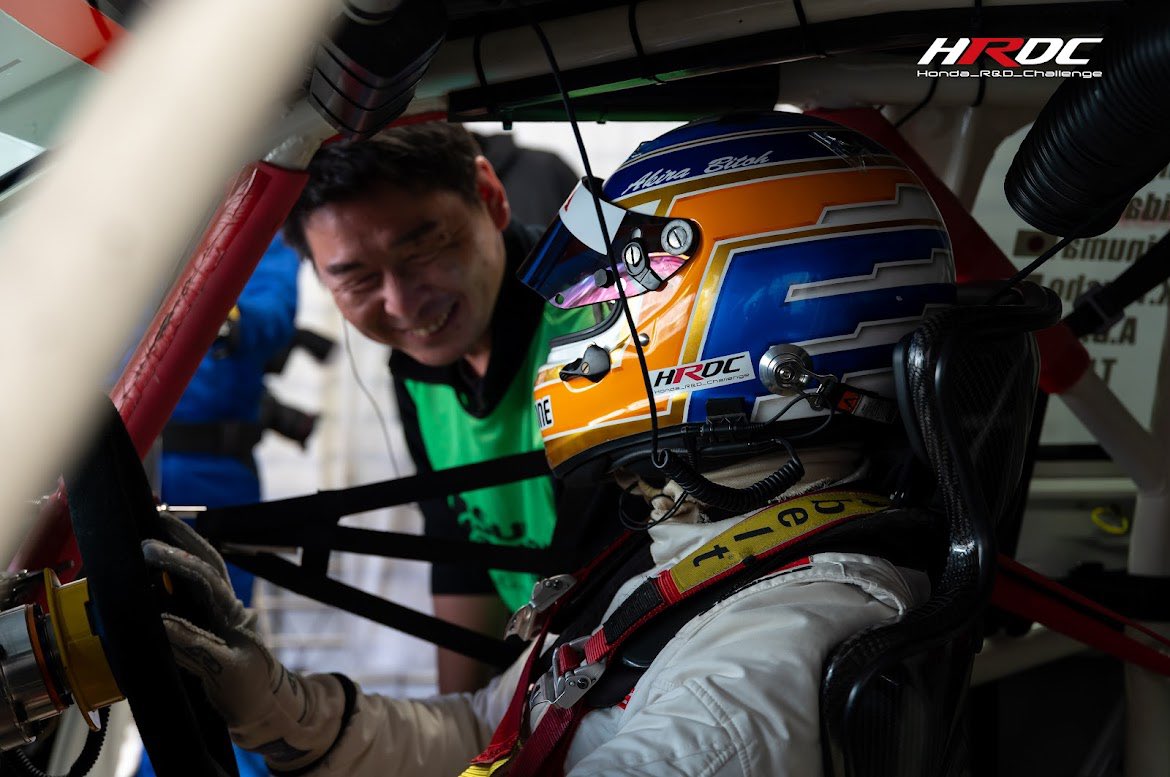 クラストップを走行中だった石垣選手から尾藤選手にドライバーチェンジ
 #HONDA #CIVIC #TYPER #FL5 #S耐 #HRDC