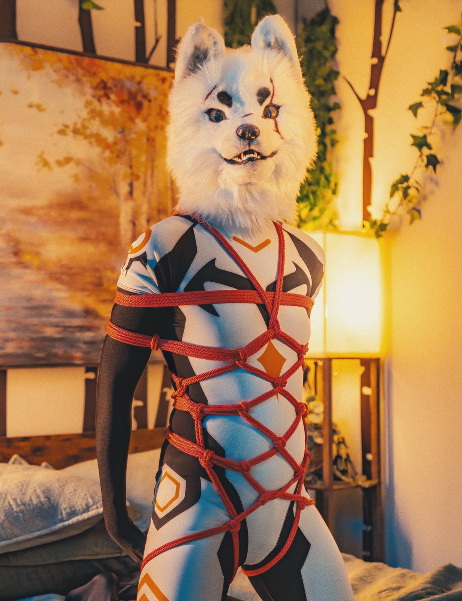 被打包成这样还凶得起来吗？⛓️😼#fursuit #cosplay 
Can I still be fierce after being bundled up like this?  😳