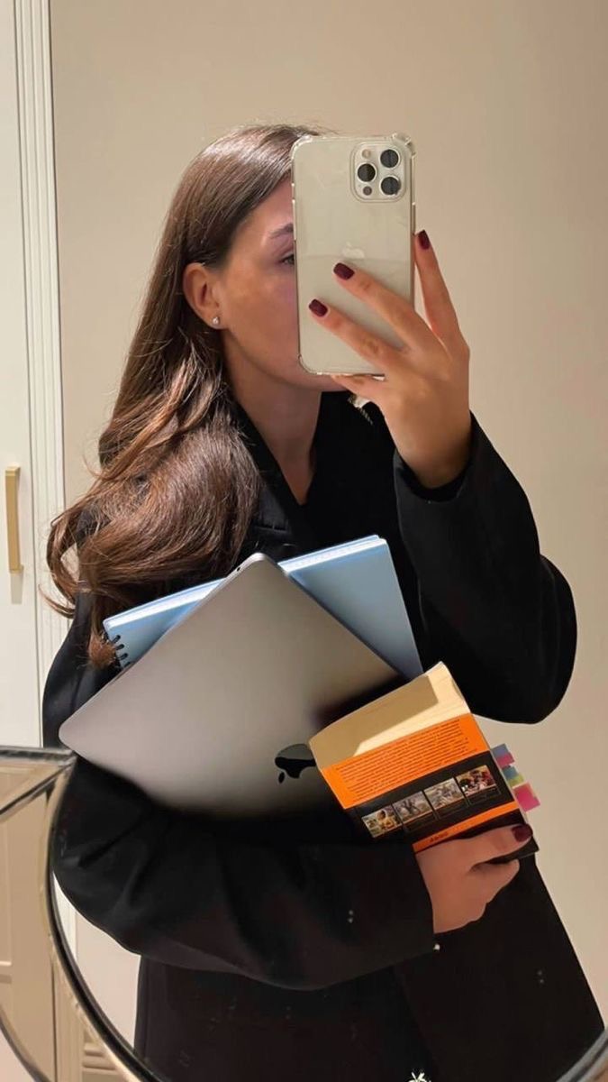 Diorgirlx's tweet photo. be the woman who earns quietly and consistently. https://t.co/ZfZuMWb84F