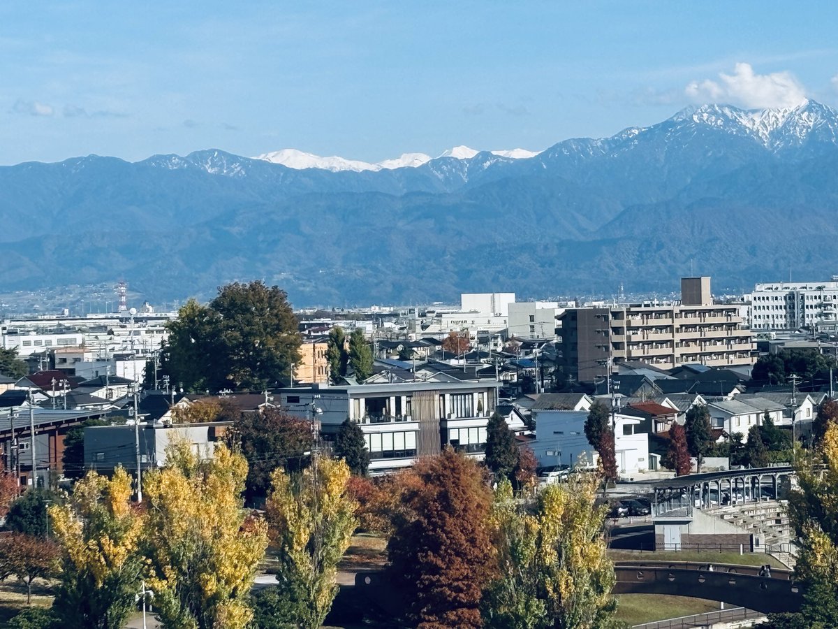 富山県の風景です、まるで絵葉書のようです、尚、合成写真では有りません、富山市の県美術館から立山連峰です、2025年11月16日PM撮影