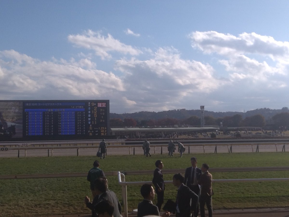 ダノンフィーゴの表彰式に智幸氏おりました。京都9レースを見てましたね。