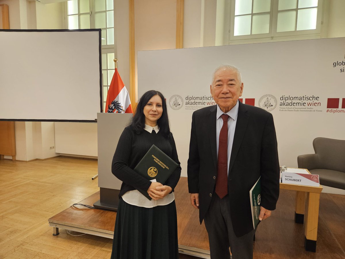 IchkeriaRo11979's tweet image. On 13.11.25 a large-scale international event was held at the Diplomatic Academy in Vienna. High-ranking guests attended,including former South Korean Advicer of President Moon Chang Following the official program,Roza Dunajeva,Representative of the Chechen Republic of Ichkeri.