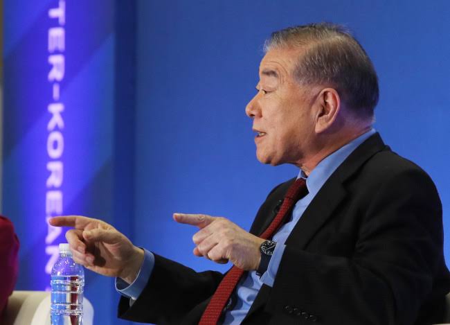 IchkeriaRo11979's tweet image. On 13.11.25 a large-scale international event was held at the Diplomatic Academy in Vienna. High-ranking guests attended,including former South Korean Advicer of President Moon Chang Following the official program,Roza Dunajeva,Representative of the Chechen Republic of Ichkeri.