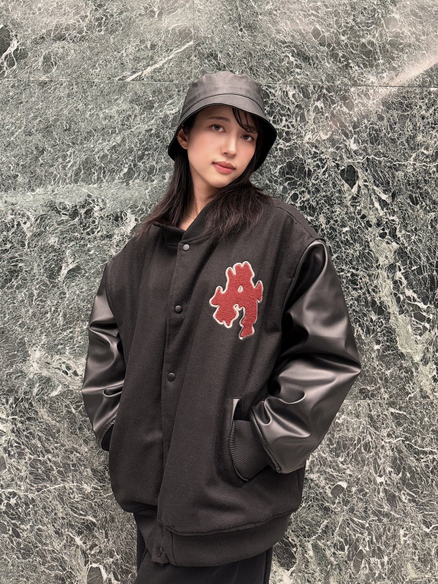 念願のスタジャン! デザイナーさんと話し合ってたくさんこだわりを 念願のスタジャン! デザイナーさんと話し合ってたくさんこだわりを