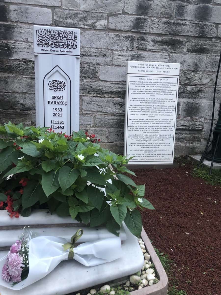 Diriliş erlerini dünya sürgününde sensiz bırakıp hakikat yolculuğunun perdesini araladığın bu günün sene-i devriyesinde Cennet’ül Bâkî de ağırlanasın Dağ çağrısın da da dediğin gibi Billûr bardaklarda cennetin nimetlerini tadasın ÜSTADIM. “Ve sigara külü kadar yalnızlık”