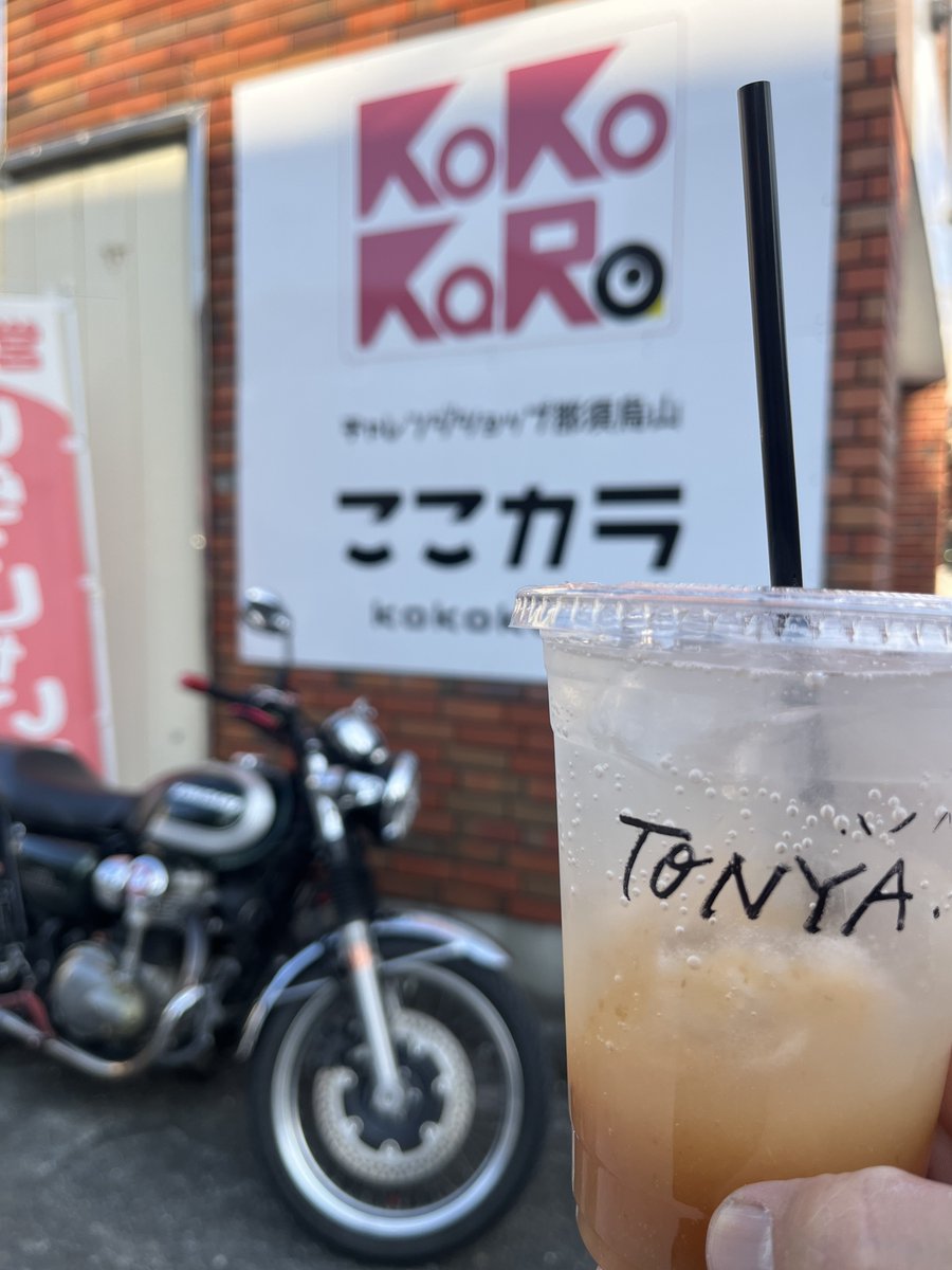 りんごのスカッシュを飲みながら 家に帰るか 買い物へ行くか 悩み中