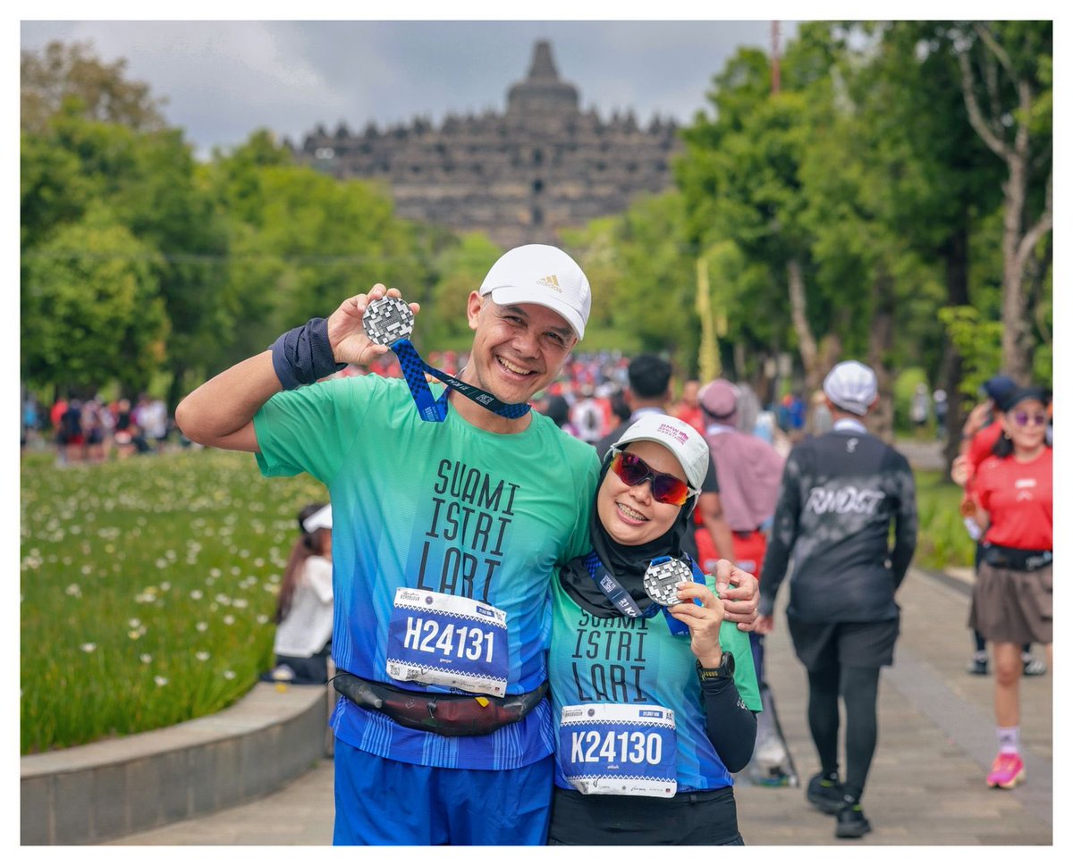 ganjarpranowo's tweet photo. Borobudur Marathon selalu punya cerita. Maturnuwun masyarakat Magelang, sambutan dan dukungan panjenengan membuat semangat kami semakin menyala! 

Tahun depan, kita jumpa lagi ya.... https://t.co/syuJ7wUwqe
