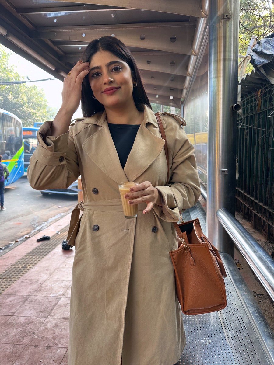 thakur_shivangi's tweet photo. दिल्ली की सर्द सुबह और एक कप टपरी वाली चाय के साथ मेरे सभी पत्रकार मित्रों को #NationalPressDay की शुभकामनाएं 💐 https://t.co/akVbx0nnUa