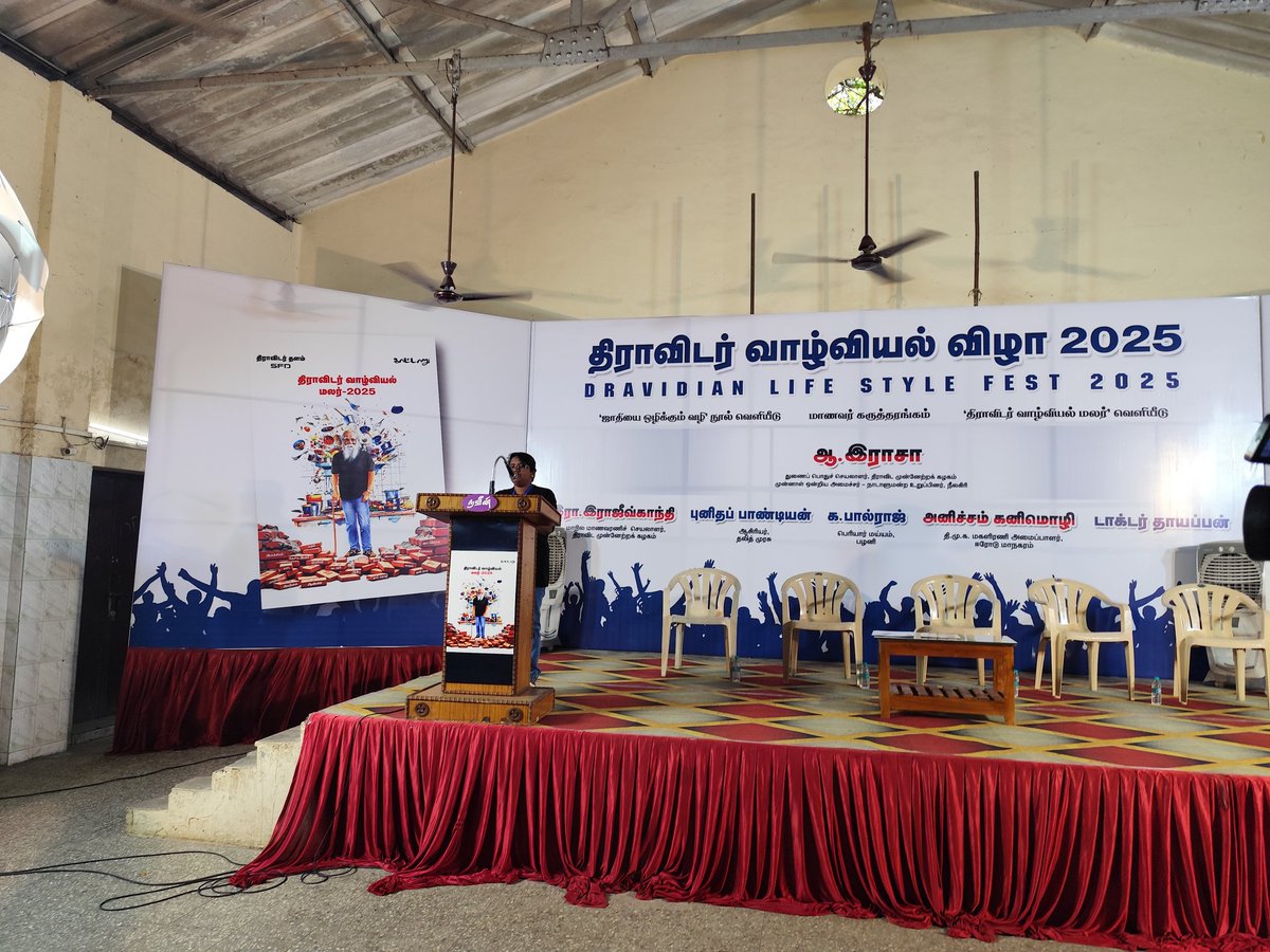 PeriyarScreen's tweet image. Comrade Divya released the budget report for the Dravidian Lifestyle Fest.

#DravidianLifestyle_2025 #SFD #PeriyarScreen #DravidarThalam #Kaattaaru