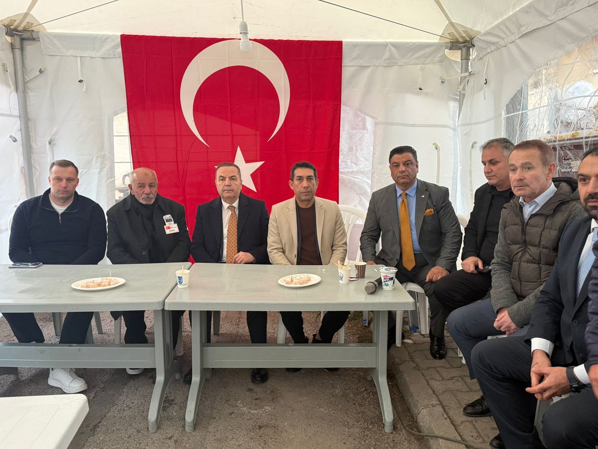 Genel Başkanımız sayın İbrahim Çelebi, Turgut Özal Vakfı Başkanımız Sayın Semih Narlı ve MYK Üyelerimiz İle birlikte Hava Pilot Üsteğmen Cem Dolapçı'nın ailesini ziyaret ederek taziye dileklerinde bulunduk.

Şehidimize Allah'tan rahmet diliyorum. Mekanı cennet olsun inşallah.