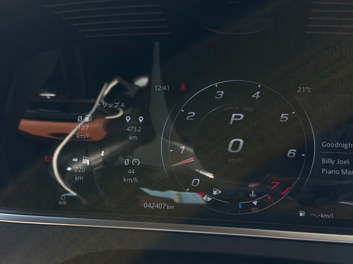 rok's tweet image. F-TYPE P380 R-Dynamic 給油
473 .2km 走って 44.5L 入ったので燃費は 10.6km/L くらい。気温が下がってエアコンの負荷が減ったからか少しよい。ハイオクが特売日値引きの -2円/L を含めて 164円/L で支払いは 7,298円。
#燃費 #ftype