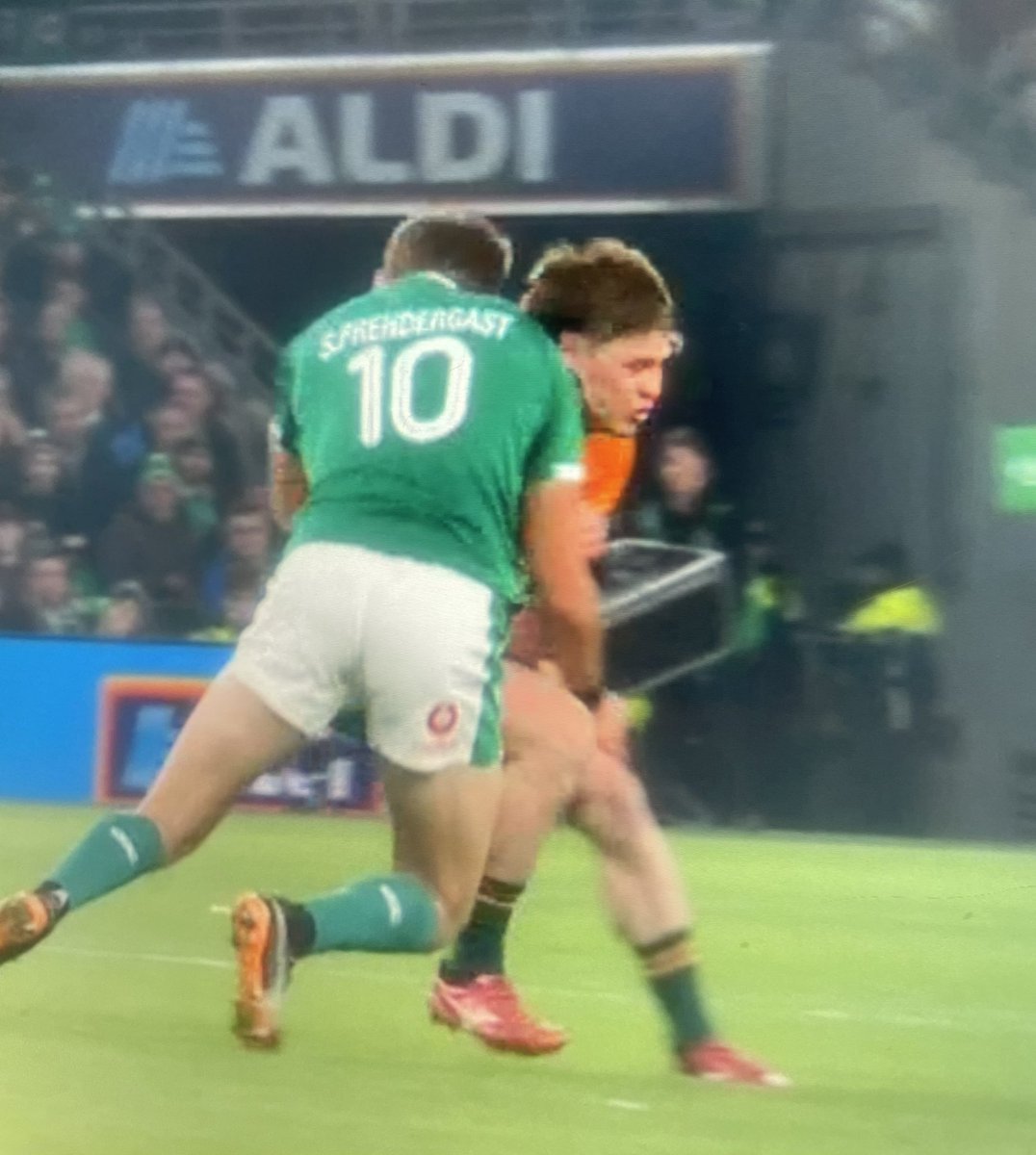 scrumming_ten's tweet image. This dogshot didn't even get a TMO check. 

It could have caused a broken jaw!