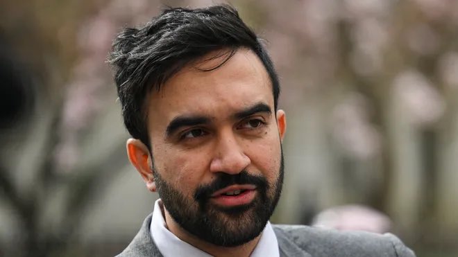 NYRapidResponse's tweet image. 🚨BREAKING: Zohran Mamdani’s annual salary as Mayor of New York City will be a MASSIVE $258,750. 

The minimum pay in NYC is $16.50 per hour. 

How much of his salary will he be donating? 👇🏻

A. &amp;lt;100%
B. &amp;lt;50%
C. 0%