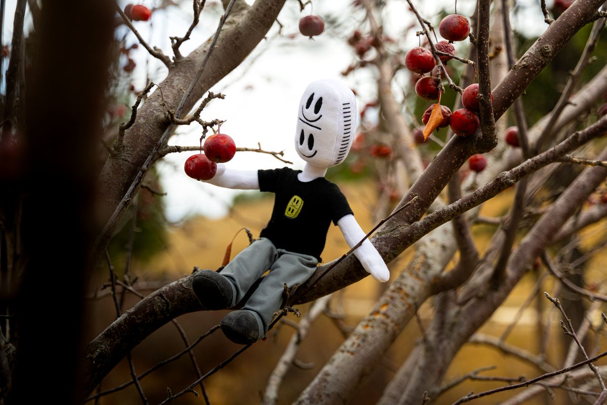 Dom spots what looks like an apple tree on the horizon; the promise of food sparks new energy in him. Determined not to go hungry, he and the creature make the long trek toward it, and Dom climbs all the way to the top. No matter how tough this world becomes, Dom won’t give up.