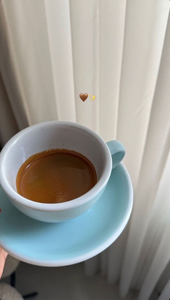 من يتقن إحتواء الرُوح يبقى في الرُوح دائمًا 🤍.

صباح الخير ..