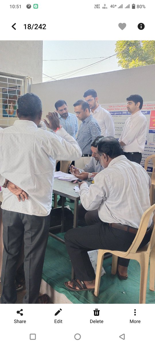 માન. જિલ્લા ચૂંટણી અધિકારી અને કલેકટરશ્રી કચ્છ દ્વારા વિવિધ મતદાન મથકોની મુલાકાત લઈ, SIR-2026 ની BLO દ્વારા થતી કામગીરીનું નિરીક્ષણ કરવામાં આવ્યું અને જરૂરી માર્ગદર્શન આપવામાં આવ્યું.