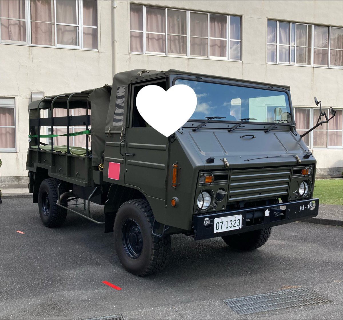 今日は久里浜へ。こちらの輸送車でドライブを楽しみました🚗
普段は人見知りな下の子が自衛官の方には質問に行ける不思議さよ。