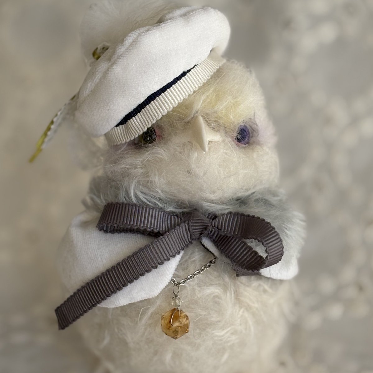 本日20時からお家探しの子ガラスちゃんはどちらも紫と黄色のオッドアイの子です👀
ネックレスのシトリンとも相性の良いですよ✨

ドールアニマルウインターフェスティバルから戻ってきた子たちもお家探し中です🏠
こちはも宜しくお願いします🙇‍♀️

minne.com/@catnap-bear