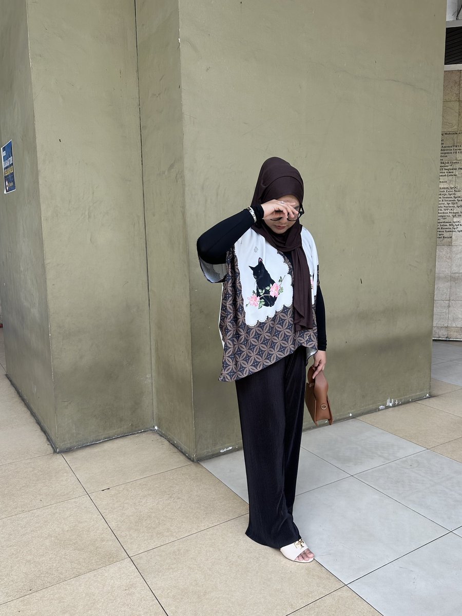 halo aku kucing tweet media