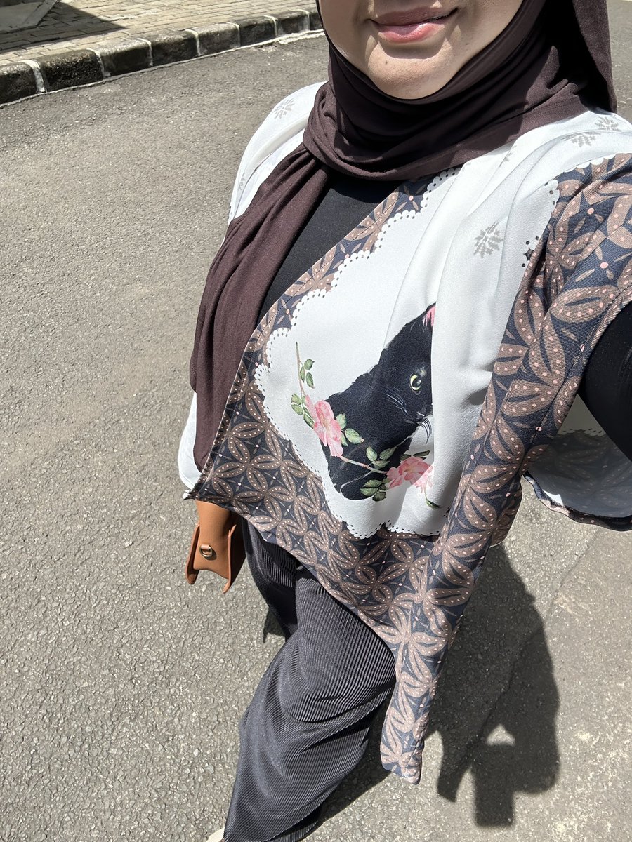 halo aku kucing tweet media