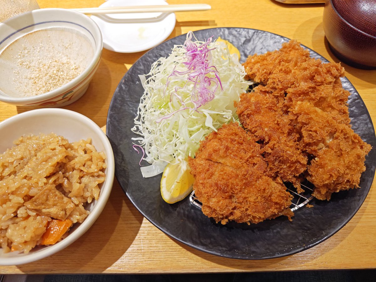 待望の玉藤チキンカツ定食。