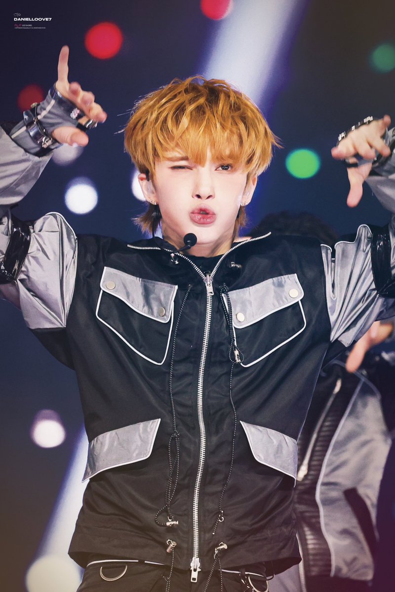 IDLinnuu's tweet photo. 251114 KGMA
Daniel My Baby Dog🐶

#이다니엘 #DANIEL #SMTR25 https://t.co/NpYxboXR7R