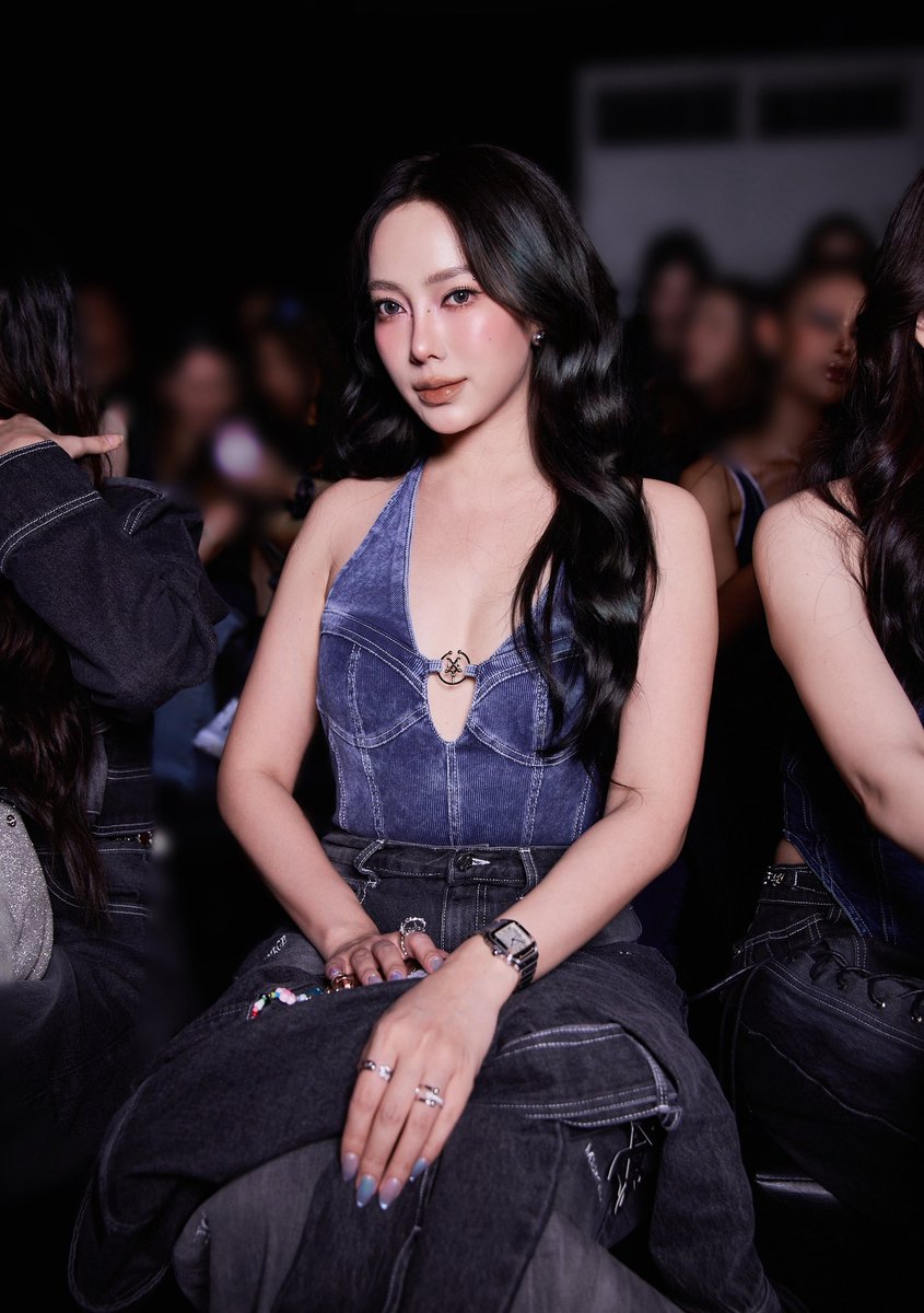 🫶🏻🖤
#MERGEatELLEFASHIONWEEK2025
#ELLEThailand 
#EFW2025 
#SeeYouAtTheTent
#preawwnp