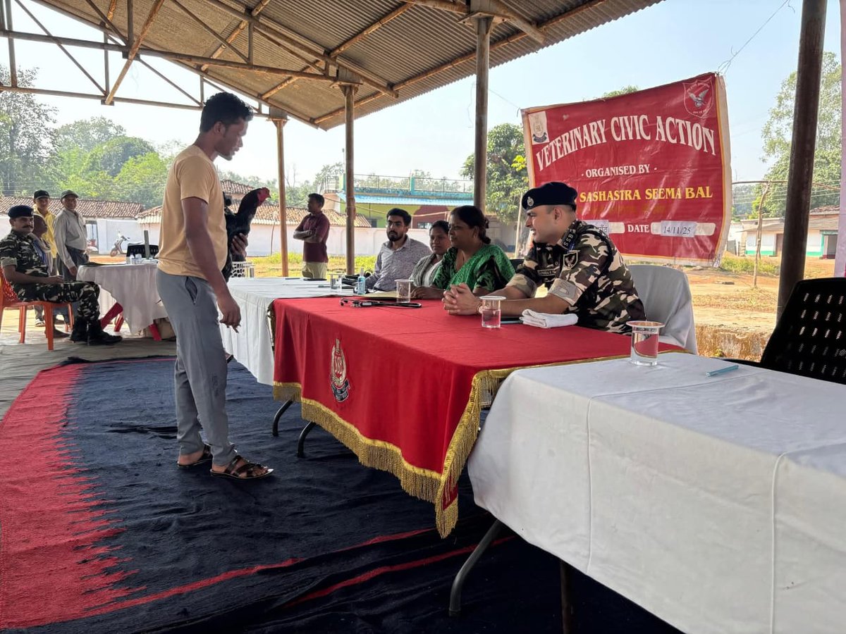 shq_SSBBHILAI's tweet image. 33वीं वाहिनी, केवटी द्वारा राष्ट्रीय गीत वंदे मातरम् के 150 गौरवशाली वर्ष पूर्ण होने के उपलक्ष्य में #VCA एवं #MCA कार्यक्रमों का गरिमामय आयोजन किया गया, जिसमें ग्रामीणों तथा उनके पशुओं का उपचार भी किया गया।
@SSB_INDIA 
@SSBFTRLUCKNOW 
@33BnSSB_INDIA 
@28bnssb