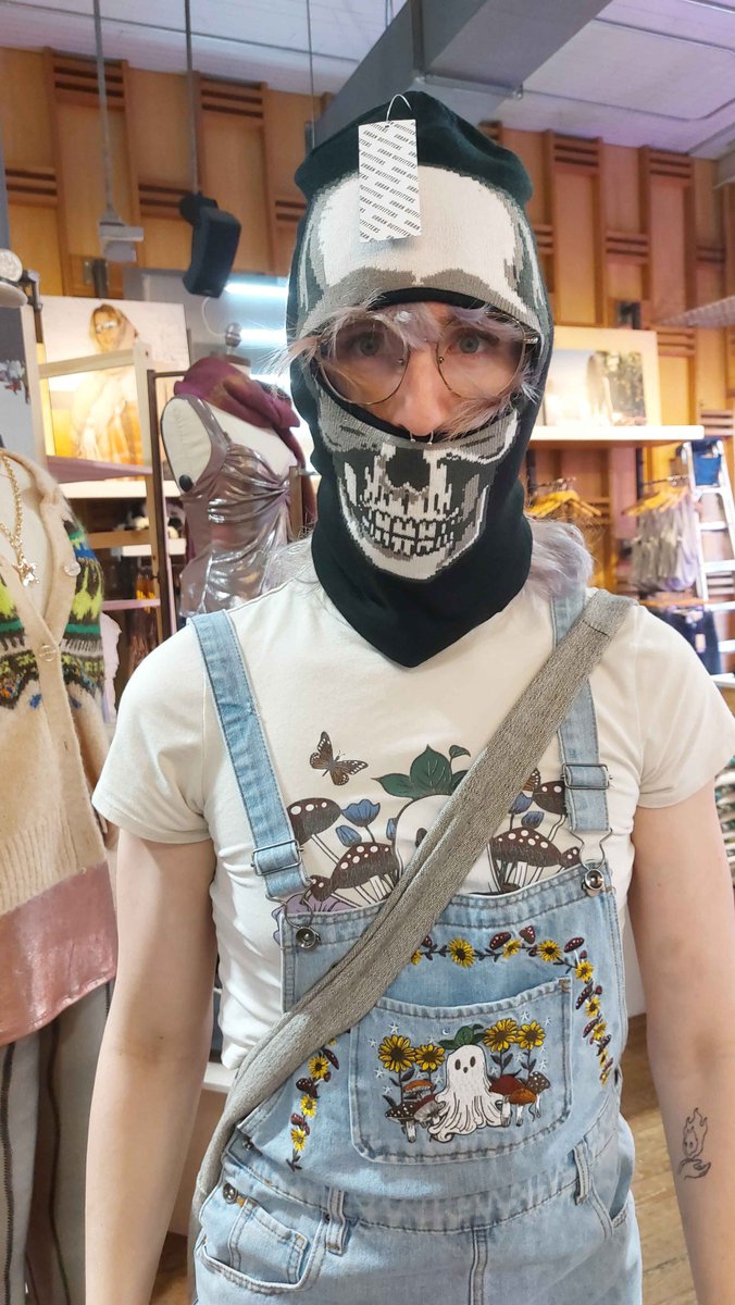MLEON1996's tweet photo. POV: you're in the 912 and said you don't know who camouflage is https://t.co/EVm1JlVMRI